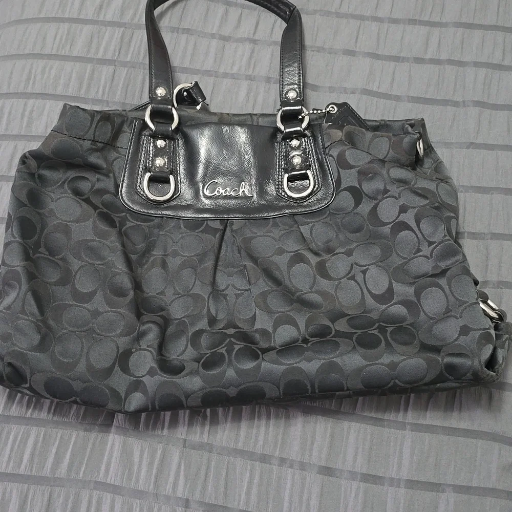 Ashley Coach Black Signature Shoulder Bag - Picture 2 of 10